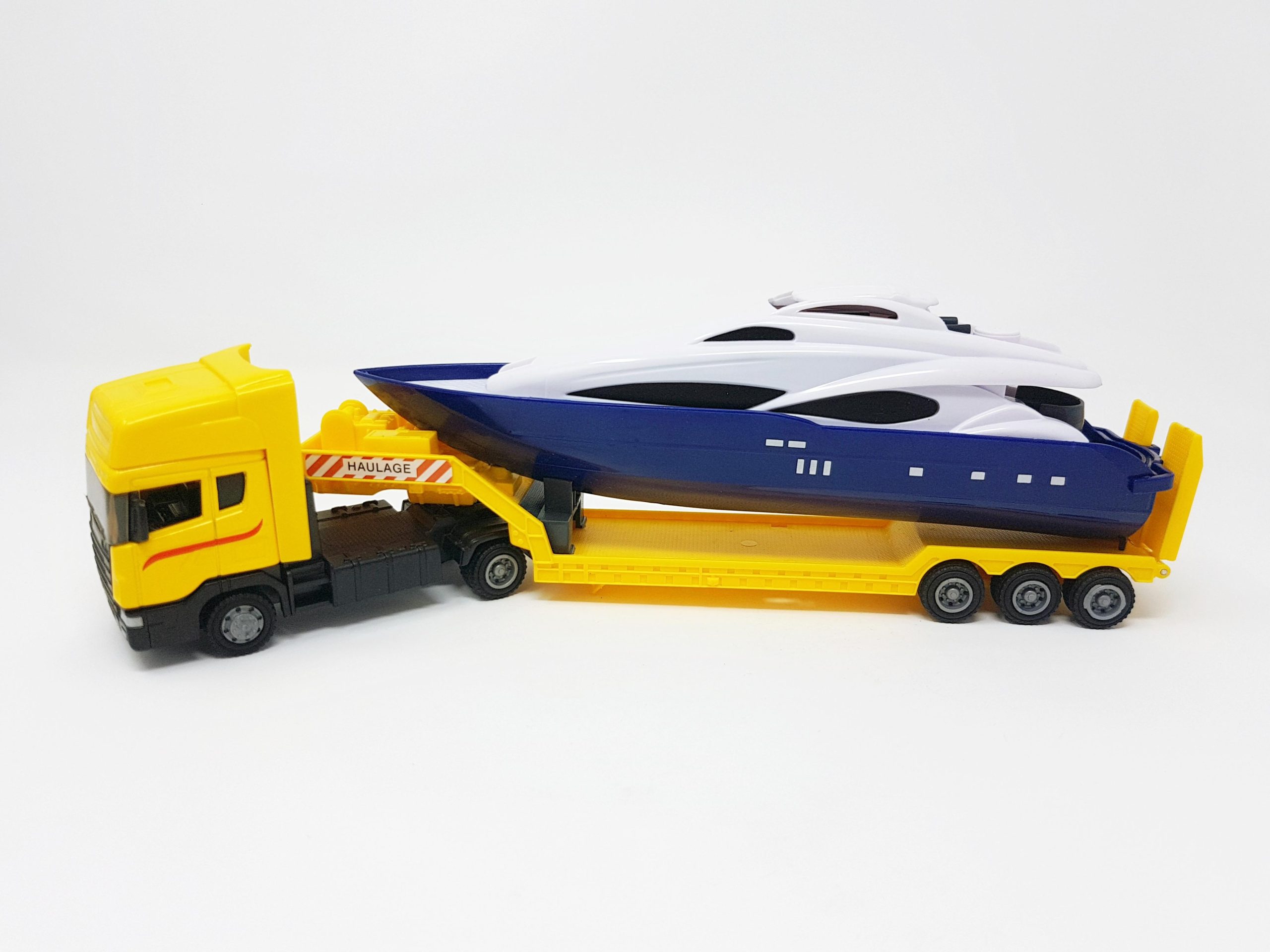 TRAILER Y YATE