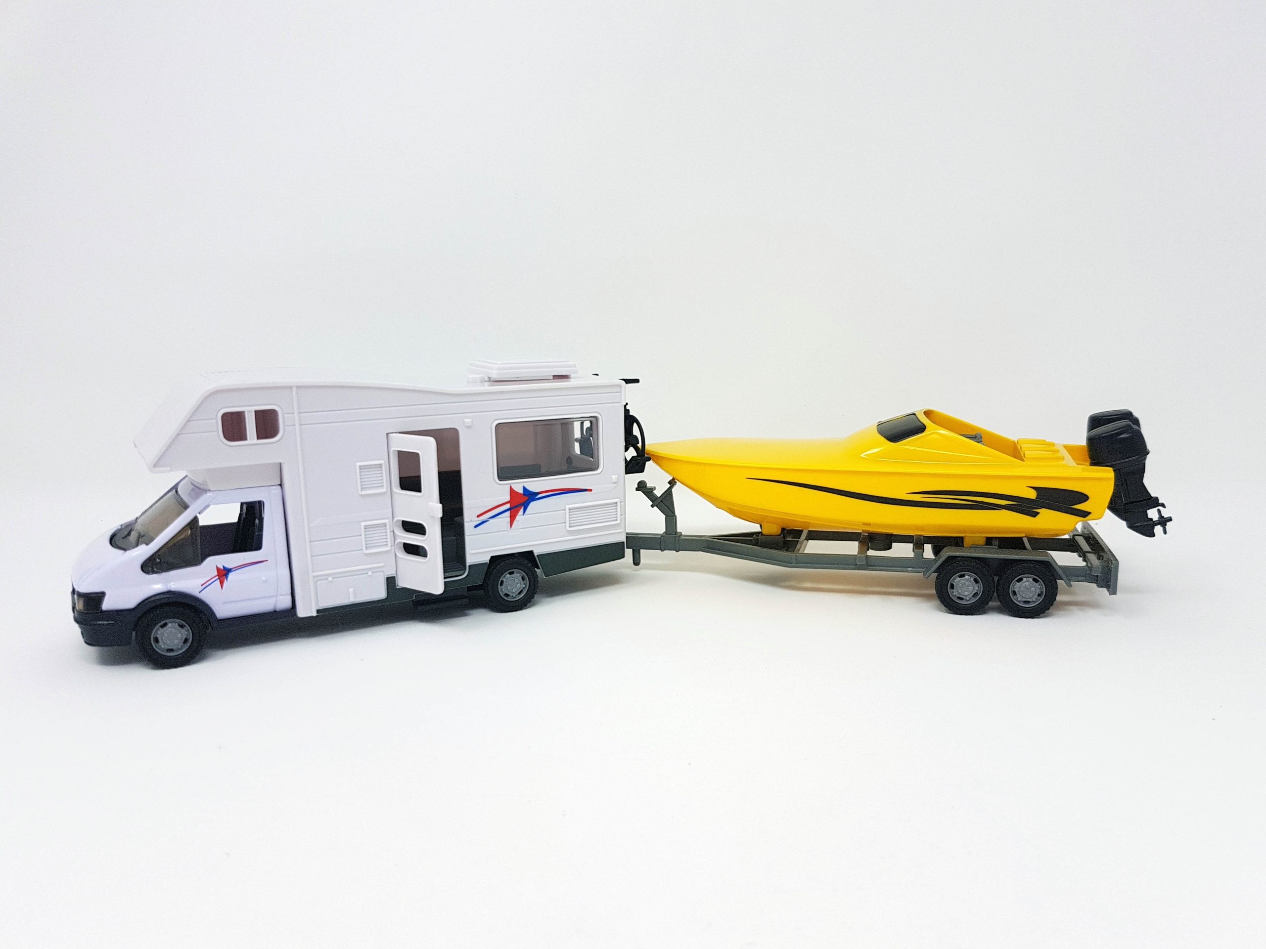 CARAVANA Y TRAILER CON REMOLQUE